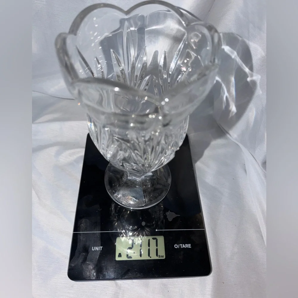 Vintage Royal Limited 24% Lead Crystal Tulip Vase 8